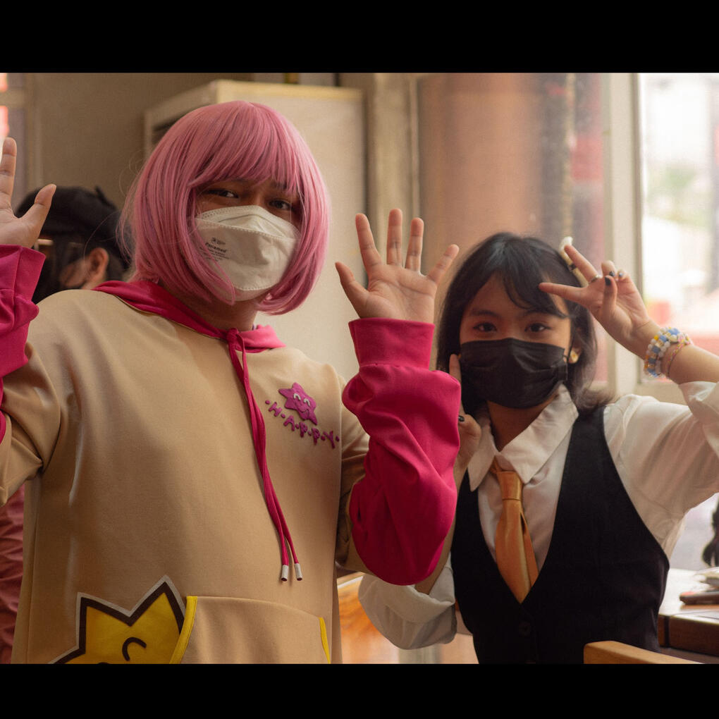 Emu Cosplayer and Eggy